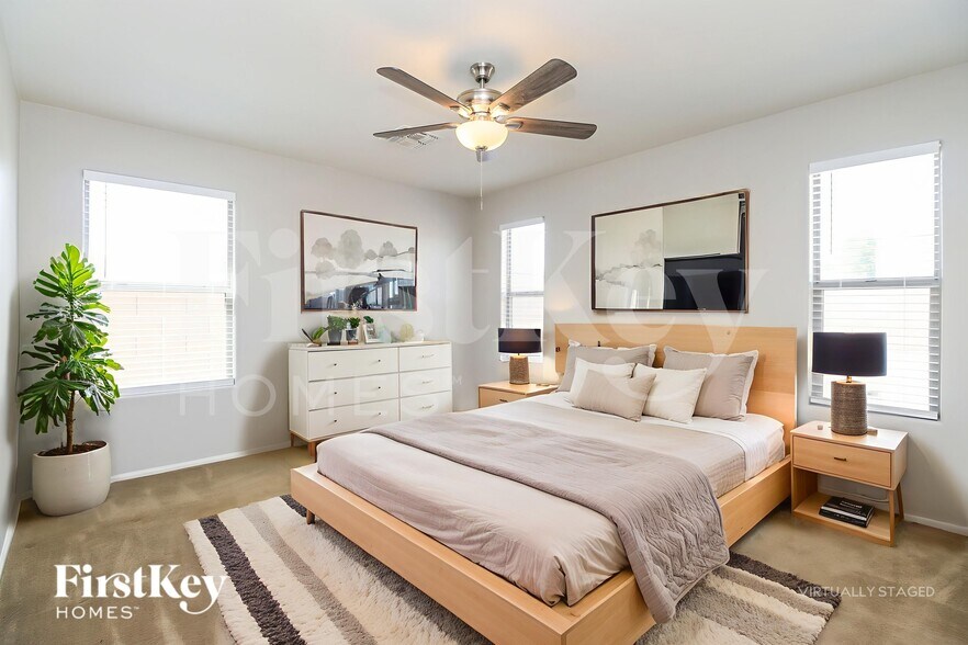 Building Photo - 1742 E Leslie Ave