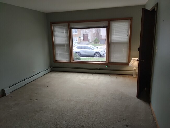 Building Photo - 2520 N Neva Ave