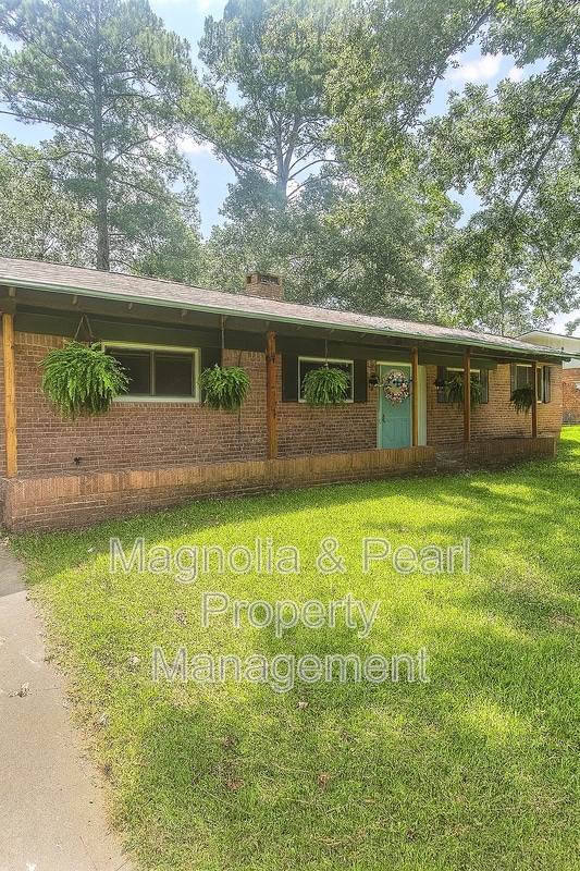 Building Photo - 1305 Robinwood Dr