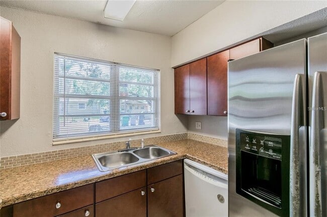 Building Photo - 1911 W St Conrad St