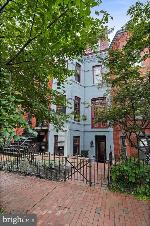Building Photo - 409 Constitution Ave NE