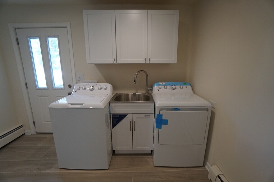 Building Photo - 28W383 Behrs Circle Dr S
