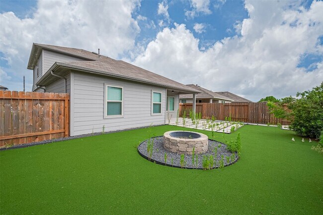 Building Photo - 12518 Pelican Bay Dr