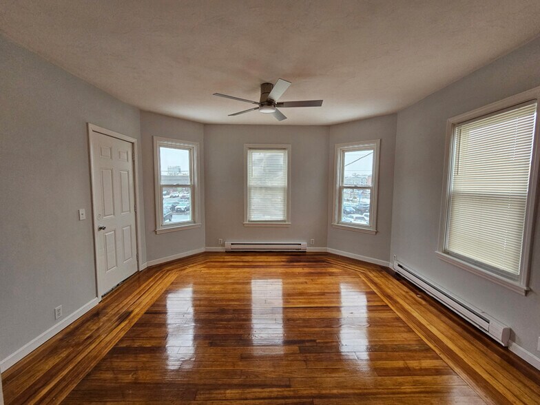 Building Photo - 77 Dunham St