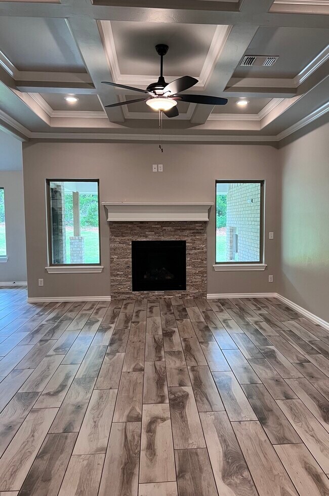 Building Photo - 8216 Poplar Dr