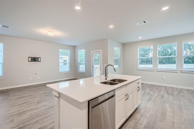Building Photo - 105 Appleberry Ln