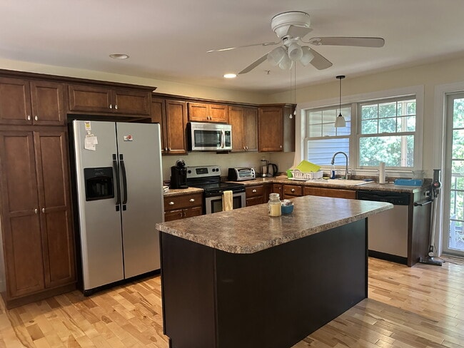 Building Photo - Winter Rental, Coastal Living Done Right – 4BR, 3BA, Fully Furnished