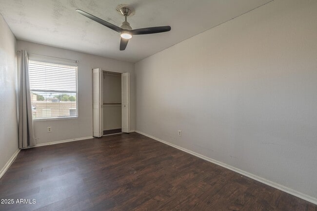 Building Photo - 1342 W Emerald Ave