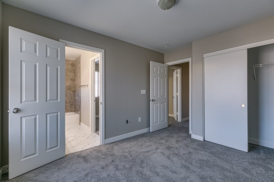 Building Photo - 7252 Quarterhorse Ln