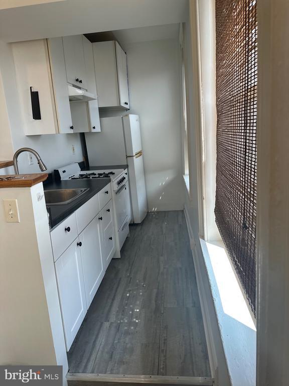 Building Photo - 2202 N Charles St