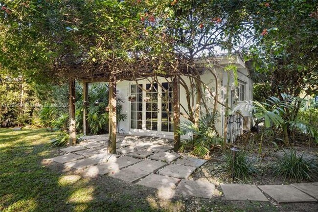Building Photo - 7290 SW 77th Terrace