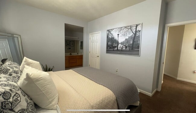 Building Photo - Spacious 3 Bedroom 2.5 Bath condo with large bonus room in Freedom Ca