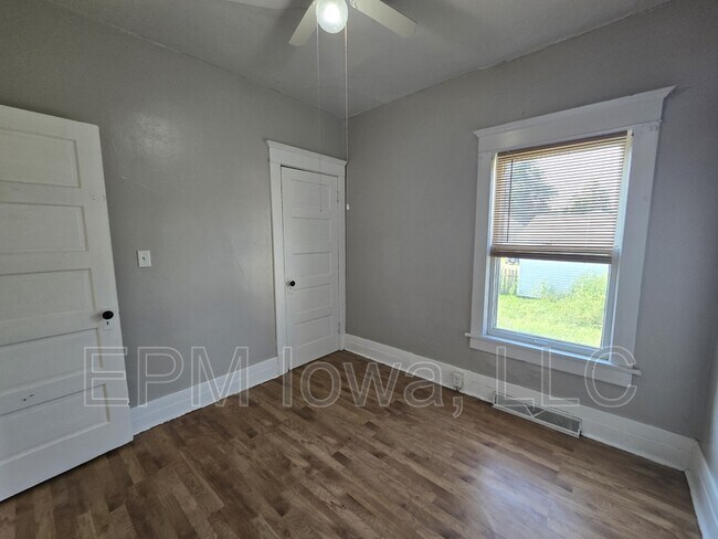 Building Photo - 2019 Falls Ave