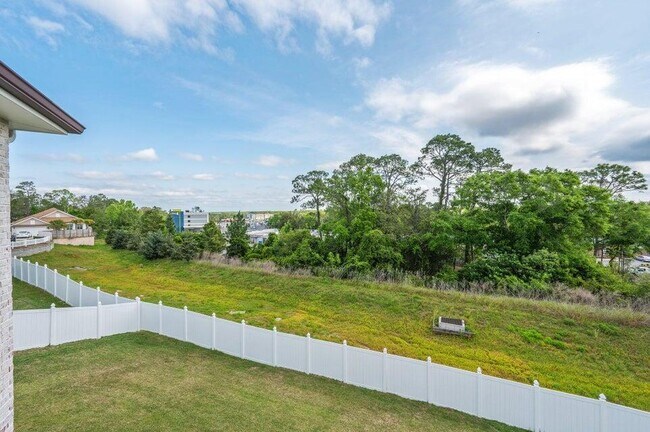 Building Photo - 508 Hideaway Ln