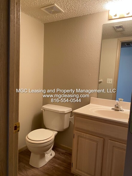 Building Photo - 910 Garden Dr