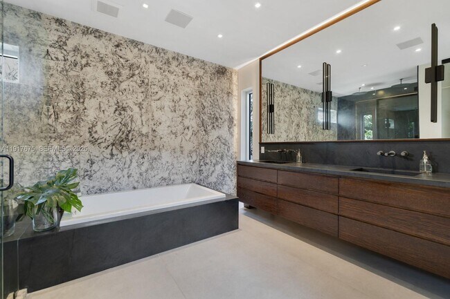 Building Photo - 1379 N Venetian Way