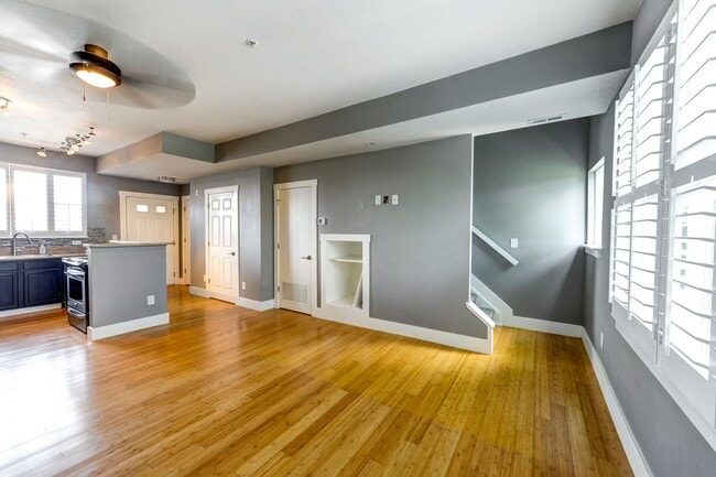 Building Photo - Modern 2-Bedroom Condo in LoHi
