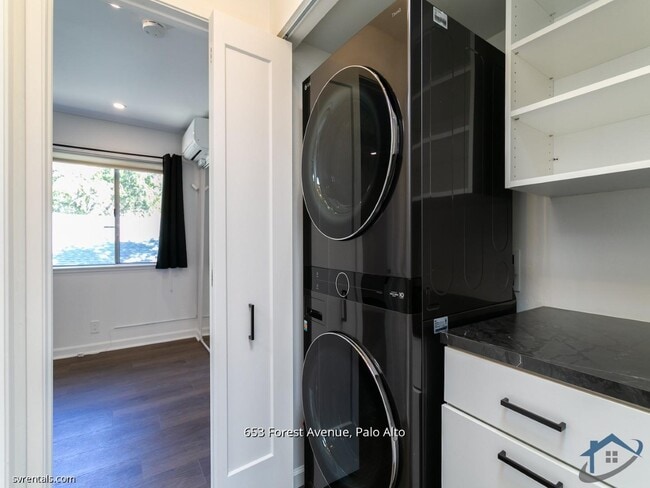 Building Photo - 653 Forest Ave