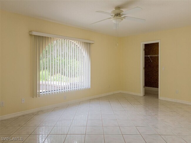 Building Photo - 565 N Idle Terrace