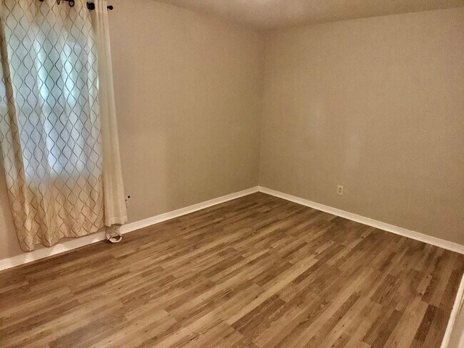 Building Photo - Charming 3/2 home in South Tampa