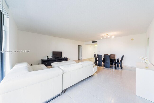 Building Photo - 121 Crandon Blvd