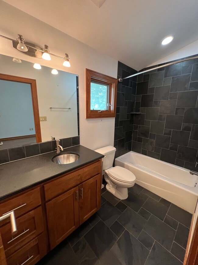 Building Photo - Luxury Home - Close to UT