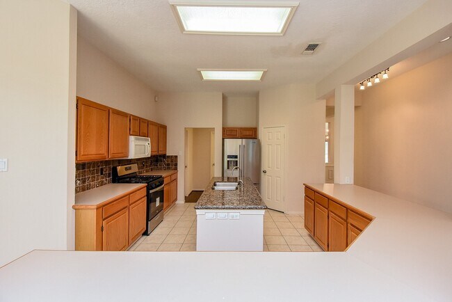 Building Photo - 807 Hyacinth Pl
