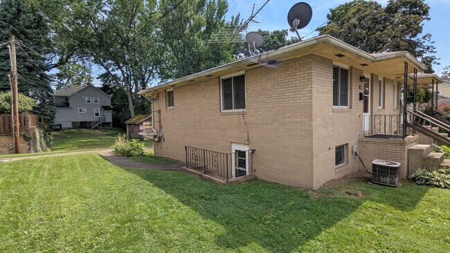 Building Photo - 321 Thorne Ave NE