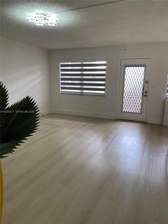 Building Photo - 1903 Bermuda Cir