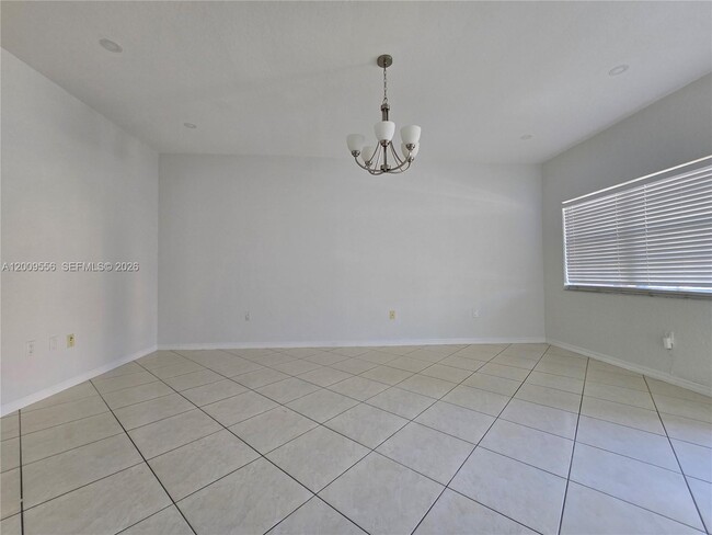 Building Photo - 10924 SW 182nd Ln