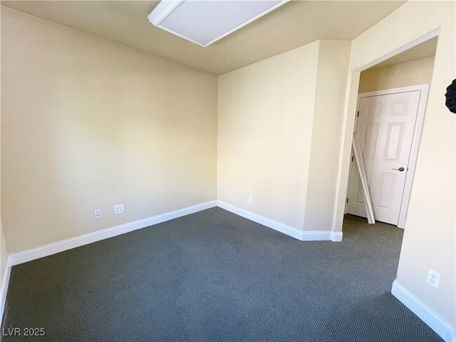Building Photo - 9873 Belle Marie Ct