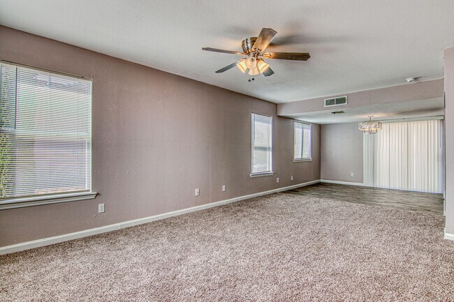 Building Photo - 2405 Tierra Humeda Dr