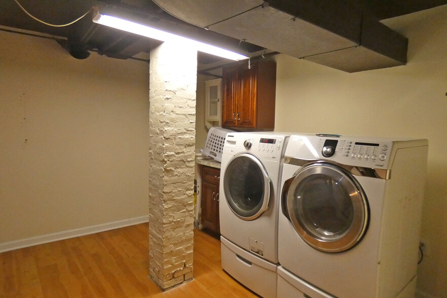 Building Photo - 108 Walnut St