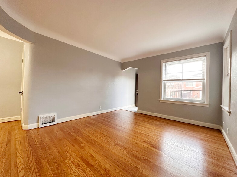 Building Photo - 5816 Mardel Ave