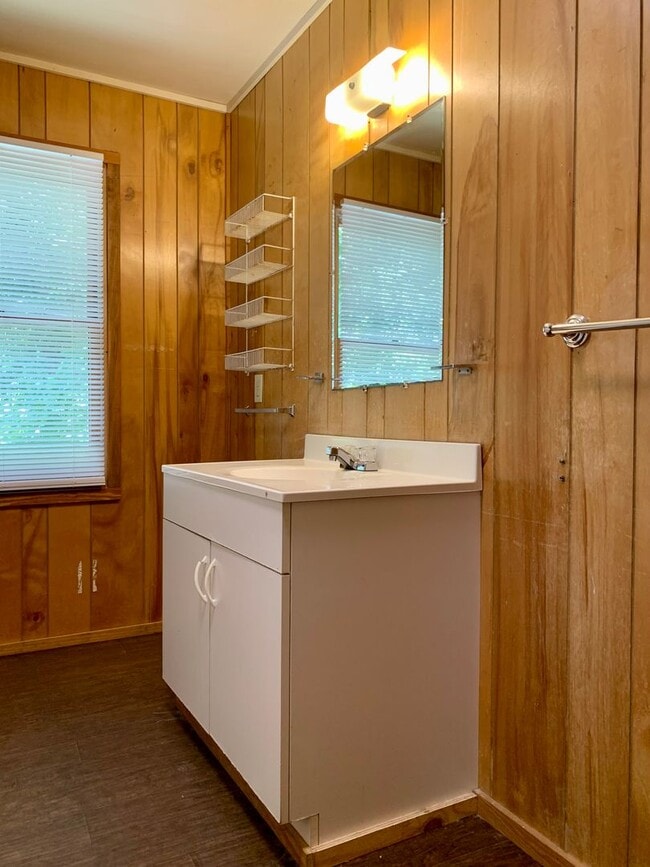 Building Photo - 608 Willard Pl