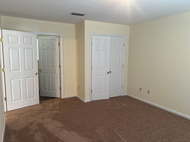 Building Photo - 1816 Iola Dr