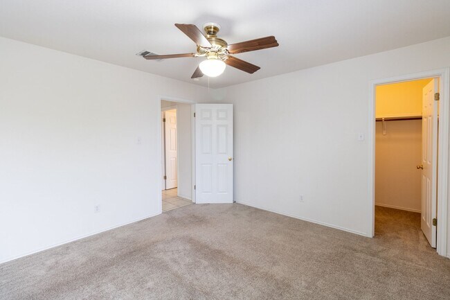 Building Photo - Gorgeous 4 bedroom, 3 bathrooms home in Pflugerville!!!