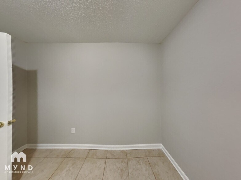 Building Photo - 4420 Double Tree St