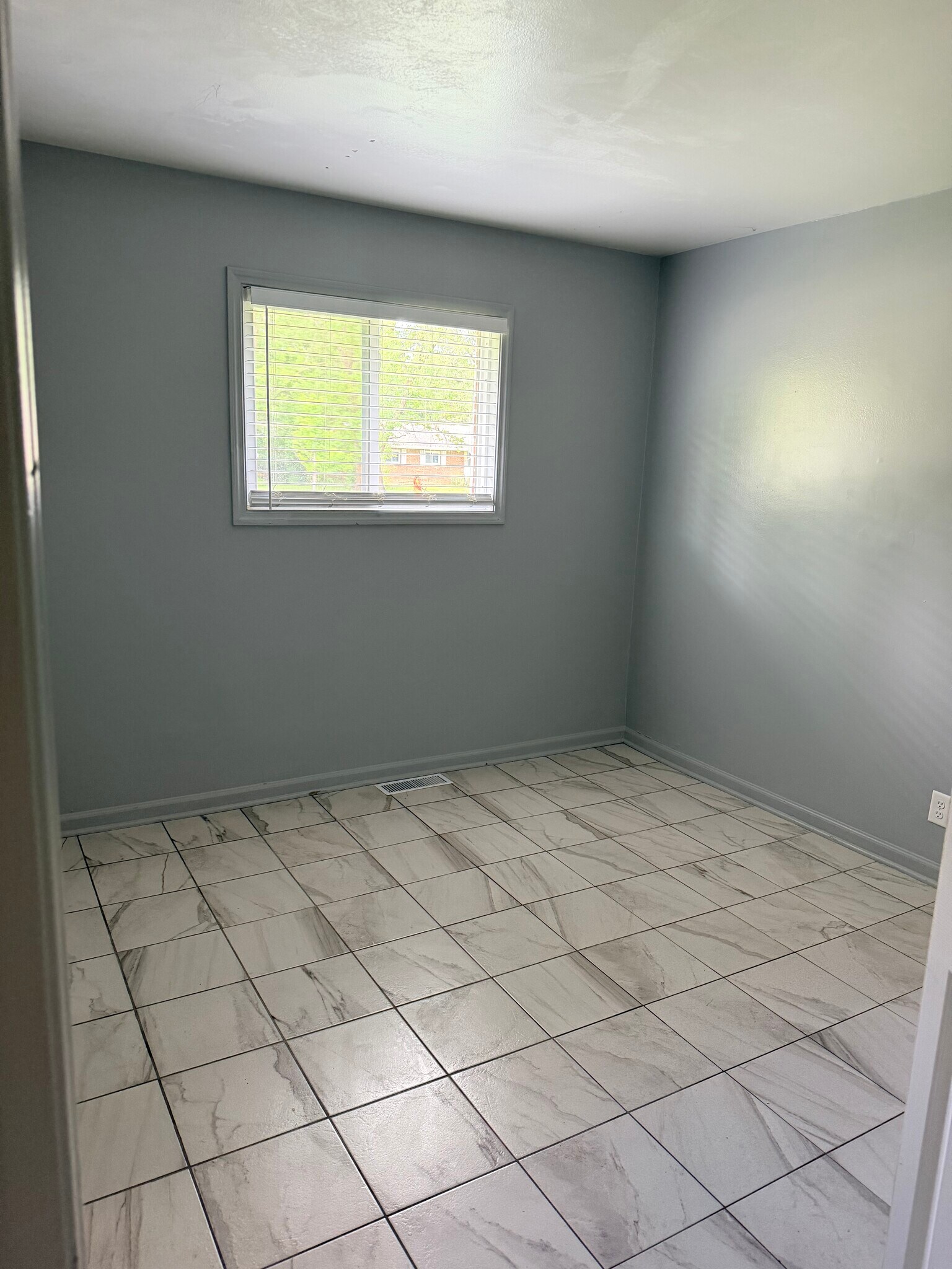 Bedroom 3 - 133 W Briarcliff Rd