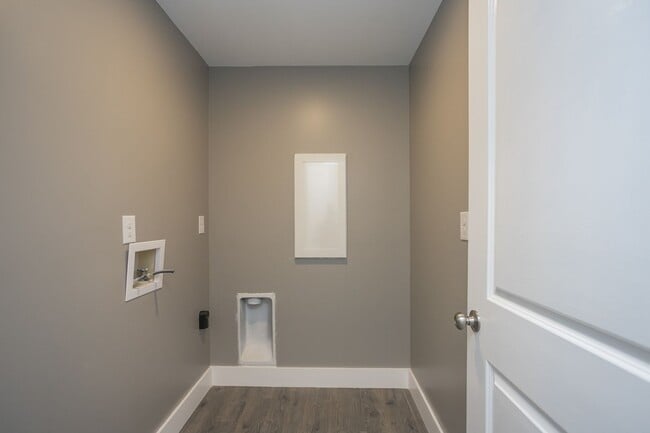 Building Photo - Available June. Large house, fenced back yard, renovated, fenced back, pets ok, great for house s...