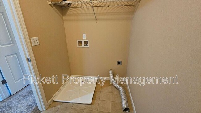Building Photo - 102 Goldenrod St