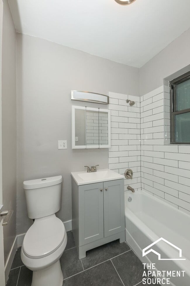 Building Photo - 929 Michigan Ave