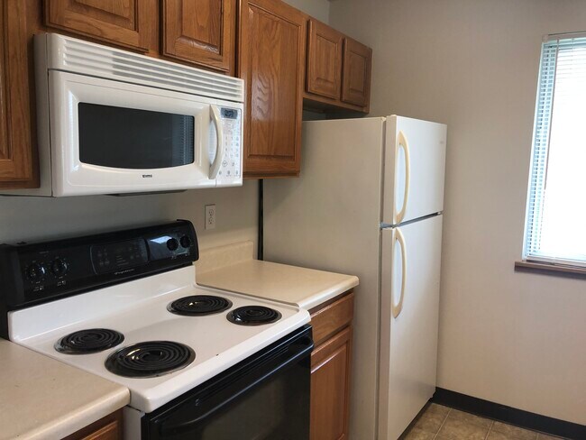 Building Photo - 1401 N. Dakota