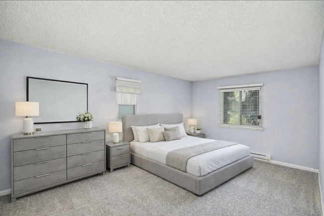 Building Photo - 413 Piccadilly Pl