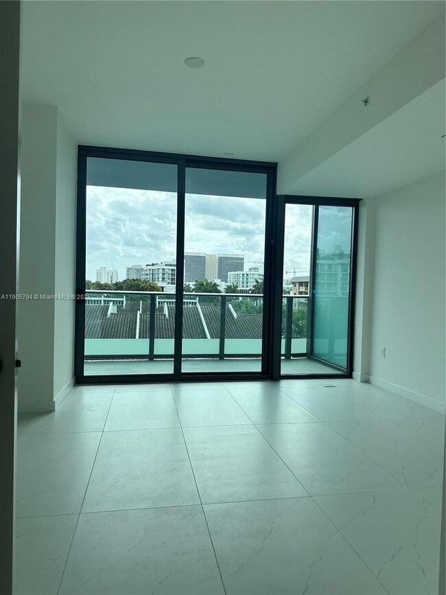 Building Photo - 9901 E Bay Harbor Dr