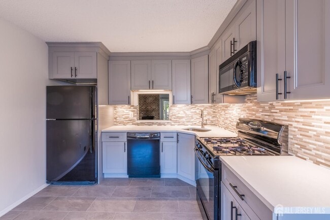 Building Photo - 1101 Doolittle Dr