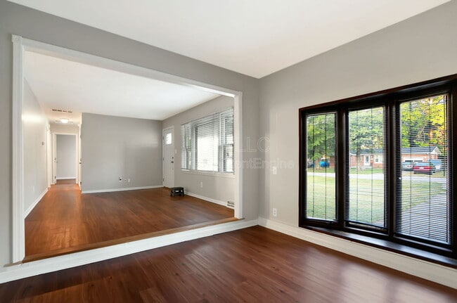 Building Photo - 8001 Bluebonnet Rd