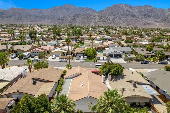 Building Photo - 54140 Avenida Mendoza