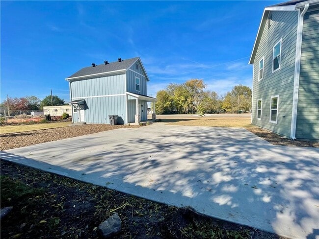 Building Photo - 506 Park St