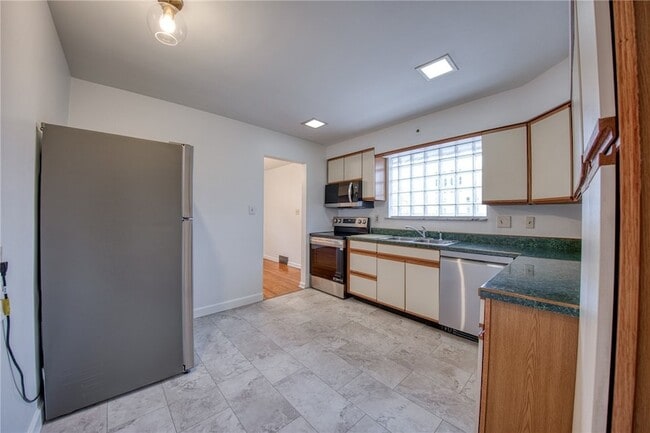 Building Photo - 5523 Rippey Pl